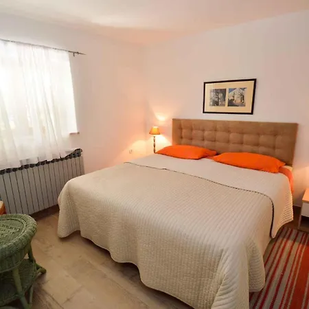 Pula 5 * Pjescana Uvala