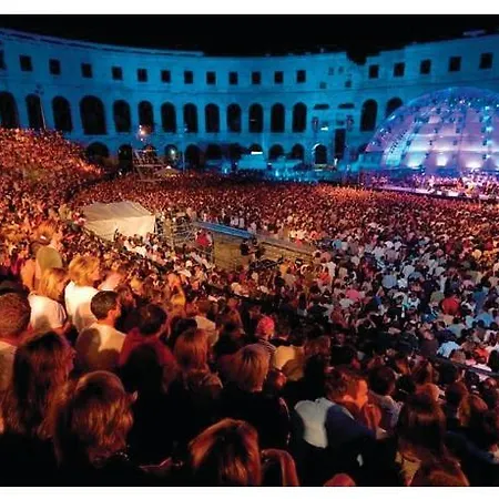Pula 5 *
