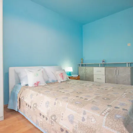 Pula 5 * Pjescana Uvala