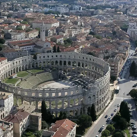 Pula 5 *